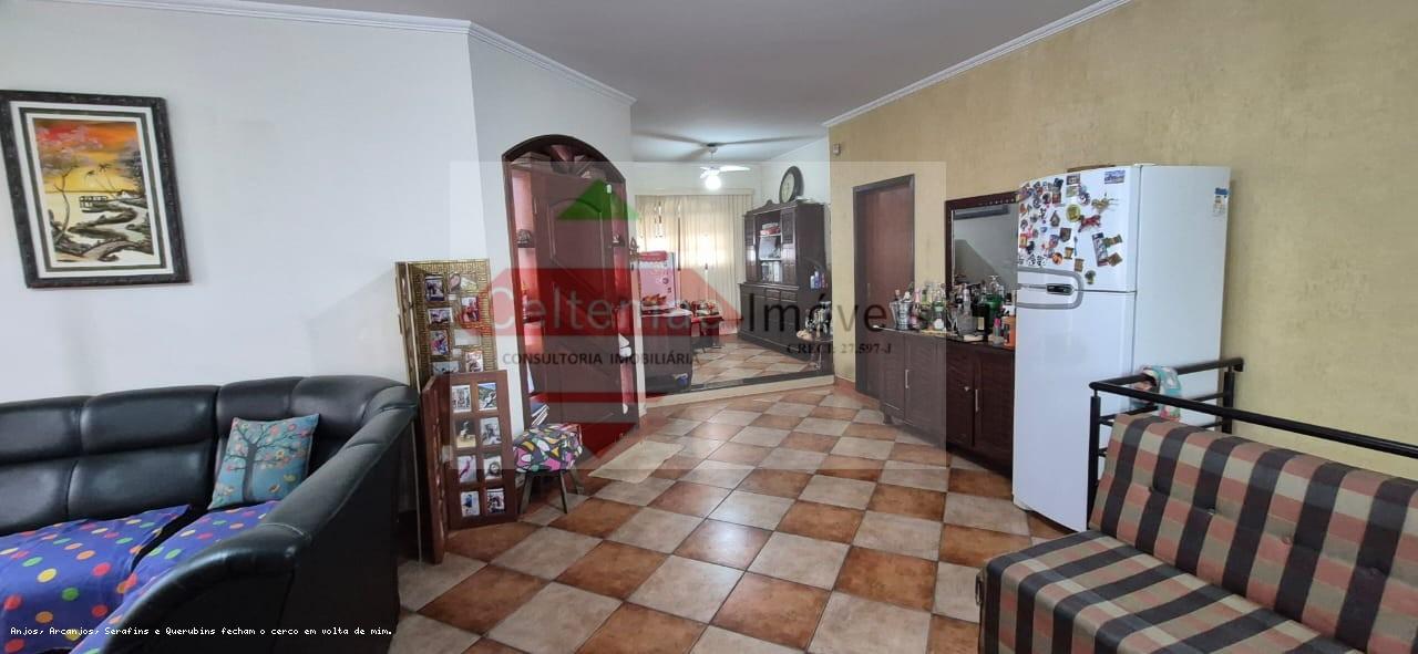 Casa, 4 quartos, 240 m² - Foto 1