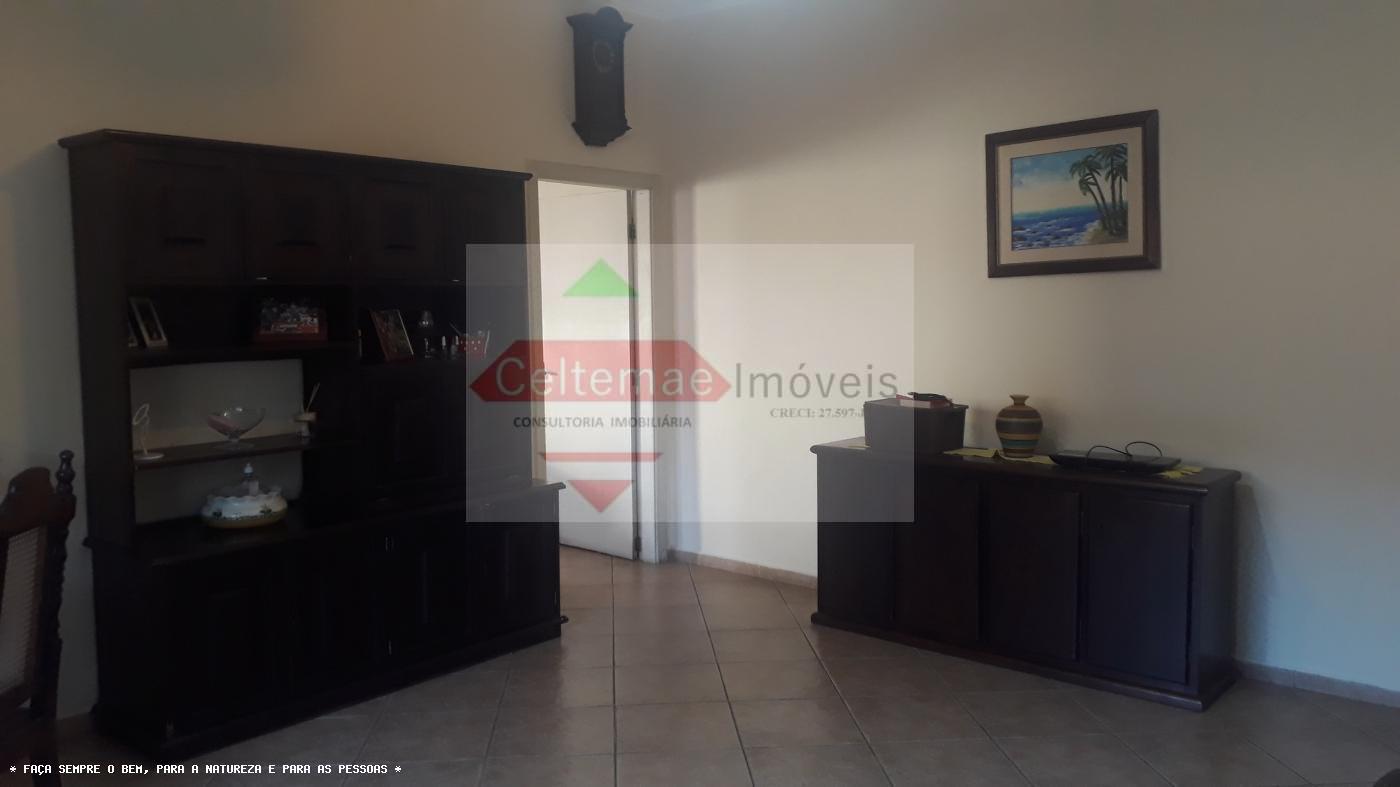 Casa à venda com 3 quartos, 280m² - Foto 4